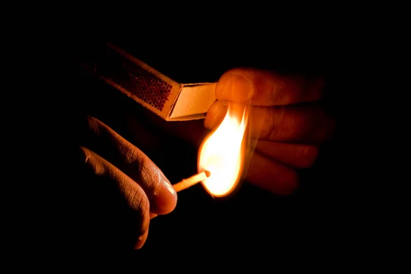 Brinnande Ljus Handen — Stockfoto