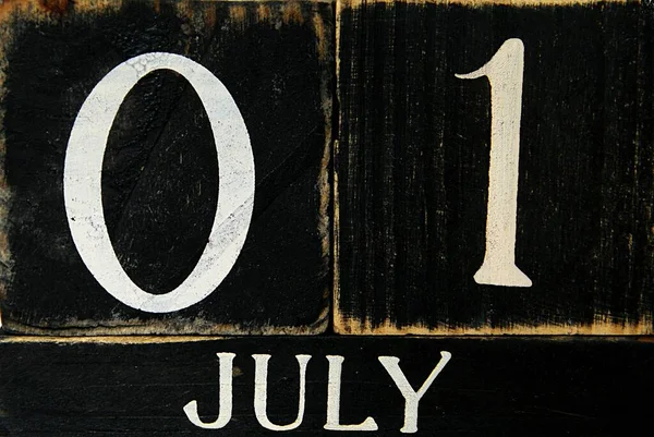 Nummer Des Juli Auf Holzgrund — Stockfoto