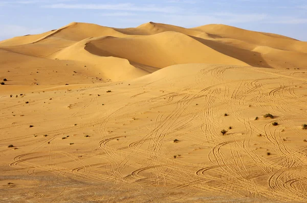 利比亚 撒哈拉沙漠 沙地上的铁丝痕迹 — 图库照片
