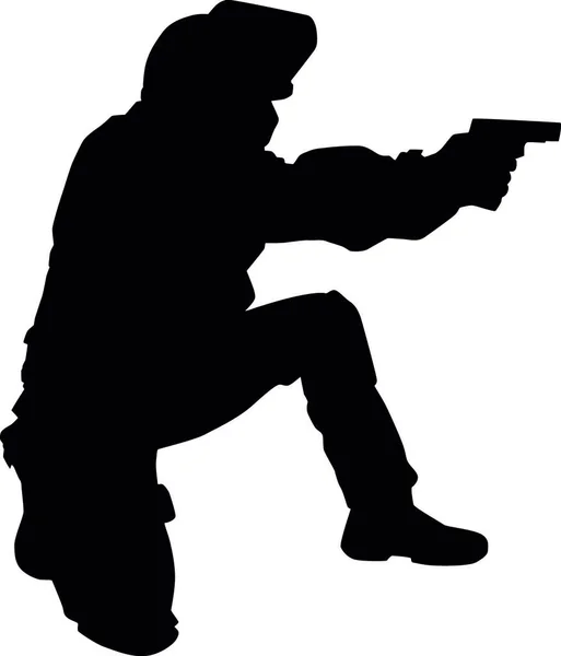警察特种部队警官 Swat 队战斗机在防暴头盔与翻转的面罩 站立在一个膝盖 瞄准和射击与服务手枪载体剪影查出在白色背景 — 图库矢量图片