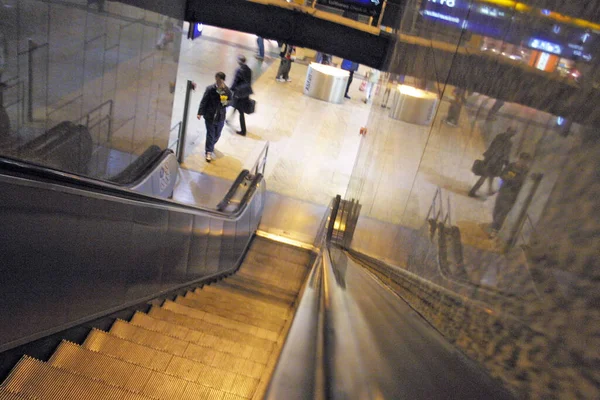 Man Walking Subway Station — Stock Photo, Image