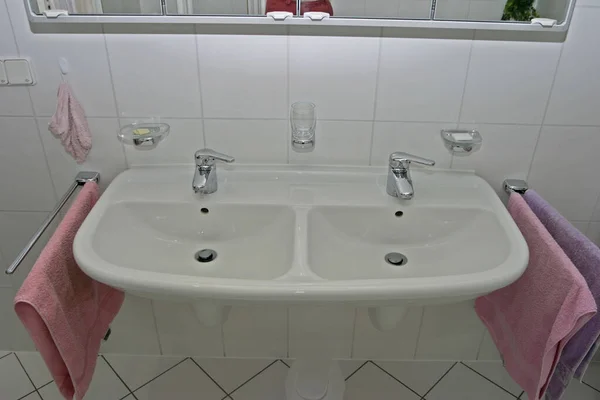 Lavabo Salle Bain Dans Style Moderne — Photo