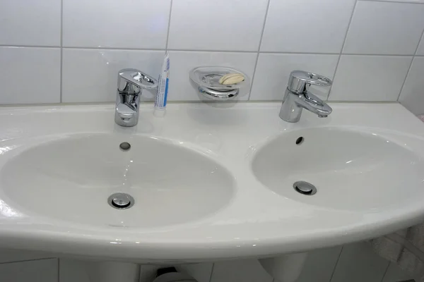 Tuvaletli Banyo Lavabosu — Stok fotoğraf