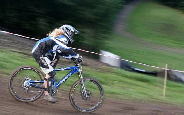 Ciclista Andar Bicicleta Uma Pista — Fotografia de Stock