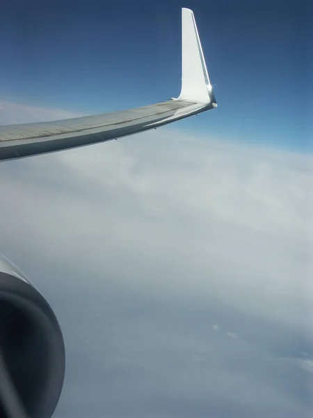 Mavi Gökyüzü Olan Uçak Kanadı — Stok fotoğraf
