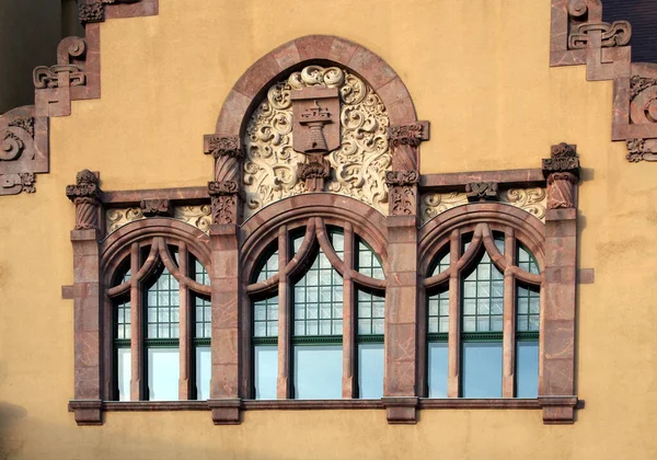 1902 년에는 Waldheimer Rathaus 마을의 시청이 Art Nouveau 스타일로 Rochlitzer — 스톡 사진