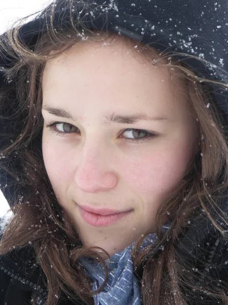 Porträtt Vacker Flicka Vintern — Stockfoto
