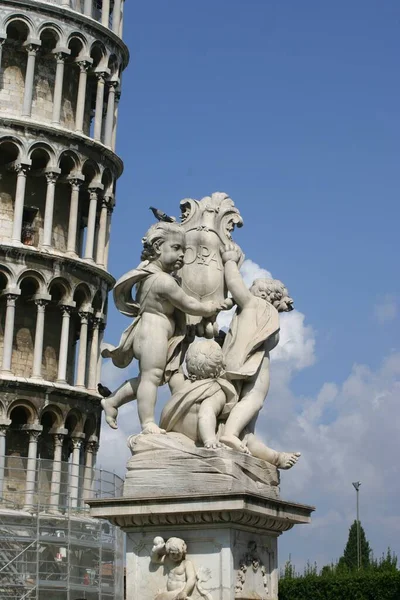 Pisa Children Reense Frente Torre —  Fotos de Stock