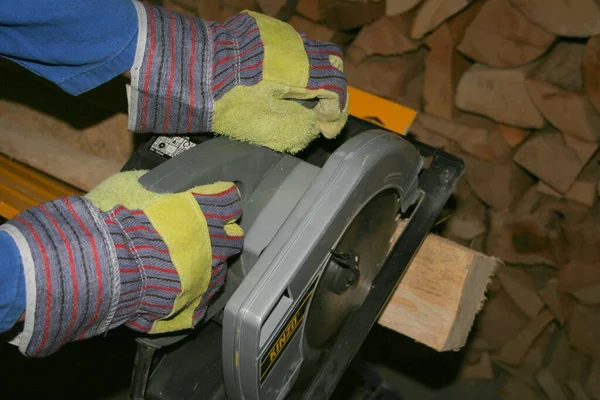 Working Circular Saw — Stock Photo, Image