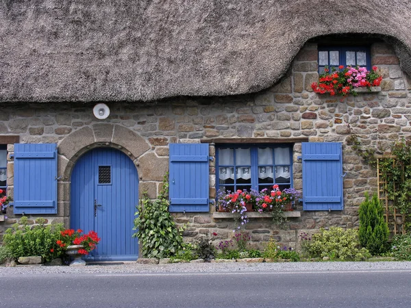 Perto Mont Dol Casa Com Janela Azul — Fotografia de Stock