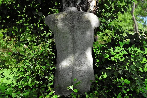 Estatua Piedra Del Cuerpo Humano — Foto de Stock