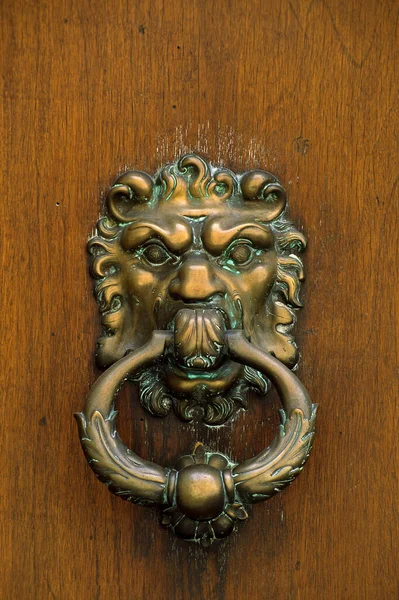 Προβηγκία Θυσία Πόρτας Λαβή Πόρτας — Φωτογραφία Αρχείου