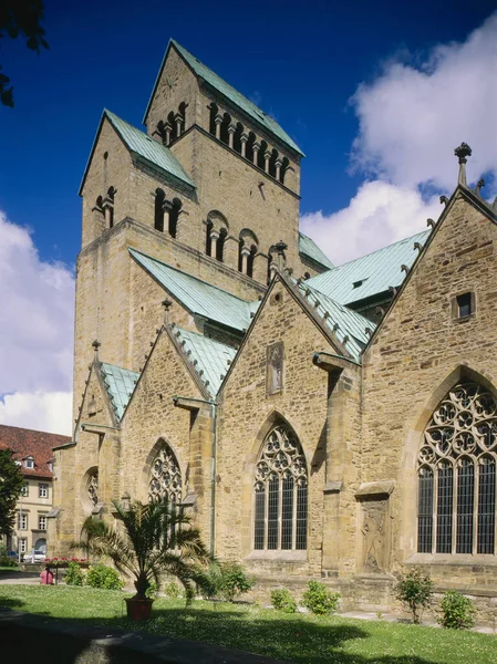 Vacker Utsikt Över Vackra Medeltida Katedralen Arkitektur — Stockfoto