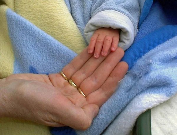 Small Hand Summer 2004 Now Calls His Uncles You How — Stock Photo, Image