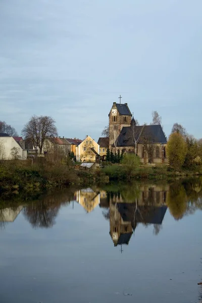 Kościół Nad Rzeką — Zdjęcie stockowe
