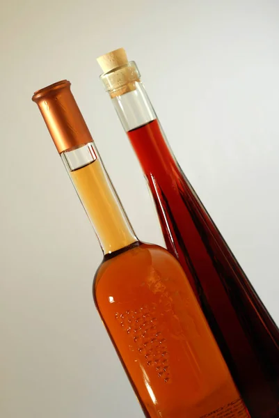 Bouteille Whisky Avec Glace Sur Table — Photo