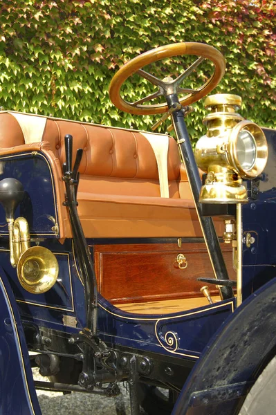 Vecchia Ruota Auto Stile Retrò Vintage — Foto Stock