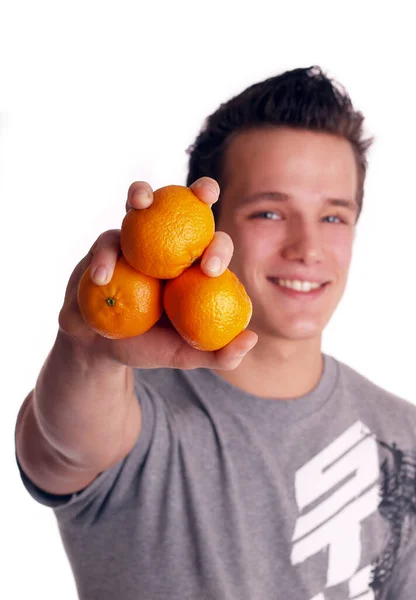 Jovem Com Uma Fruta Laranja — Fotografia de Stock