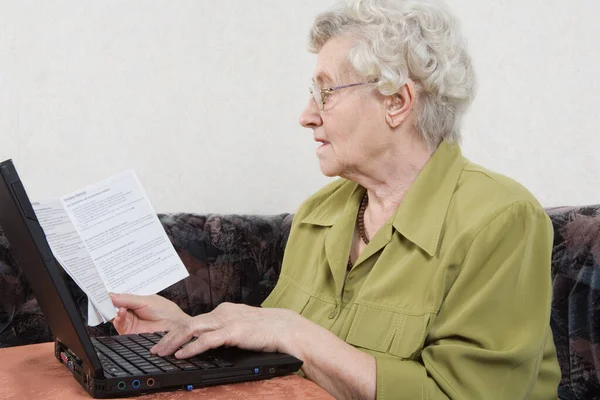 Senior Woman Laptop Home — Stock Photo, Image