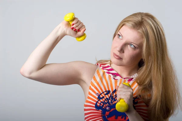 Giovane Donna Con Una Banana Mano — Foto Stock