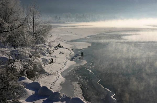 Winterlandschaft Mit Schneebedeckten Bäumen — Stockfoto