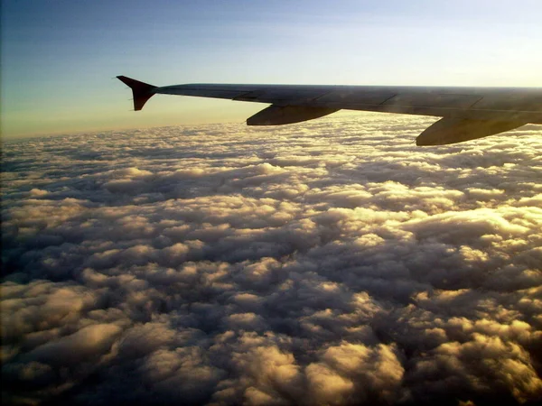 Por Encima Las Hermosas Nubes —  Fotos de Stock