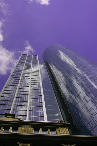 现代摩天大楼立面的城市景观 — 图库照片