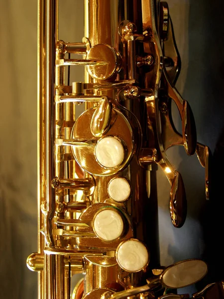 Guld Saxofon Bakgrunden Musikinstrument — Stockfoto