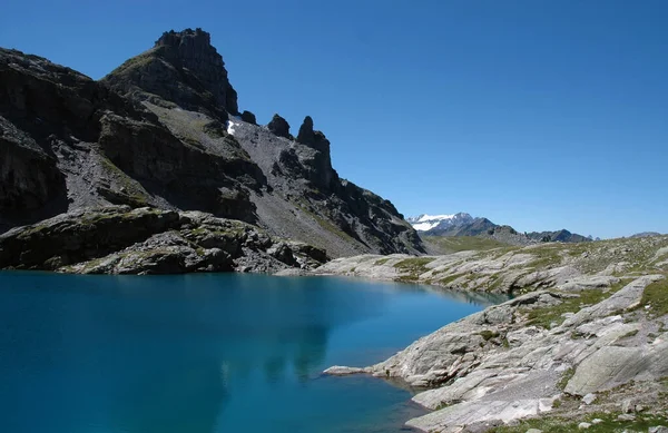 Hermoso Lago Sobre Fondo Naturaleza —  Fotos de Stock