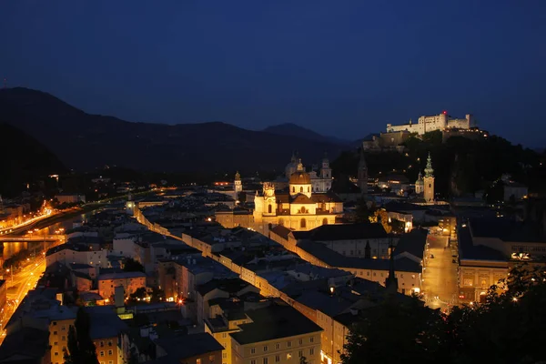 Geceleri Salzburg Eski Kasabası — Stok fotoğraf