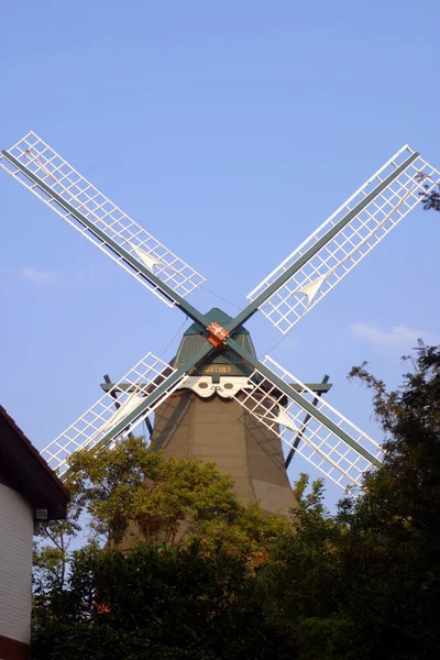 Windmühle Auf Dem Feld — Stockfoto
