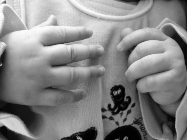 Pés Bebê Uma Mão — Fotografia de Stock