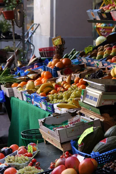 Stall Mercado Com Vários Legumes Frutas — Fotografia de Stock