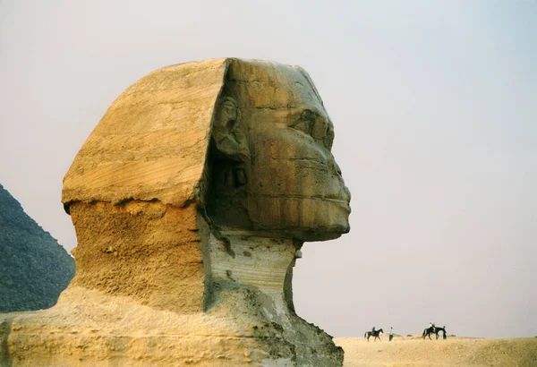 Статуя Лева Скелі Фоні Гір — стокове фото