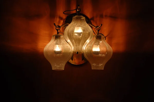 房间天花板上的灯 — 图库照片