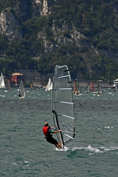 Surfers Torbole Lake Garda — стокове фото