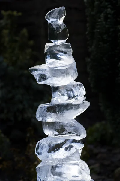 Steinpyramide Auf Dem Wasserfall — Stockfoto