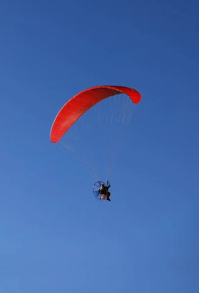 Parapente Nas Montanhas — Fotografia de Stock