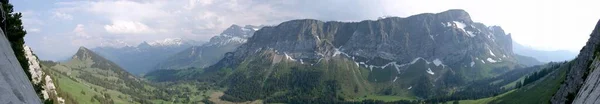 ニーベルホルンからアルグ山脈とオーストリアアルプスの高い近隣の山々への眺め — ストック写真