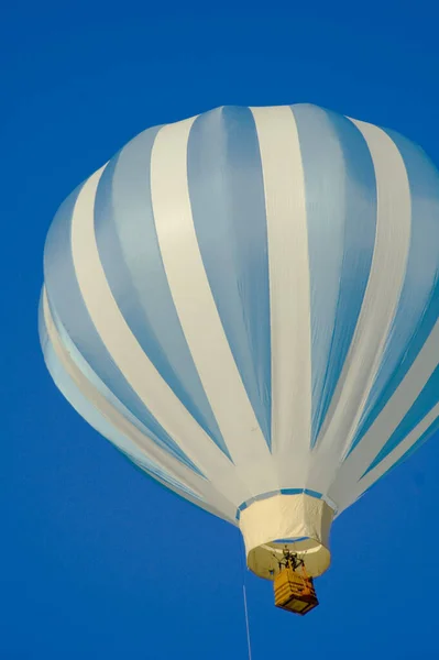 Heißluftballon Blauen Himmel — Stockfoto