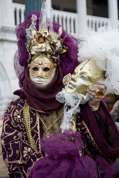マスクと衣装カーニバルヴェネツィア イタリア — ストック写真