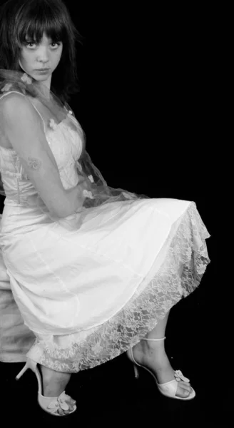 Beyaz Elbiseli Güzel Bir Kadın — Stok fotoğraf