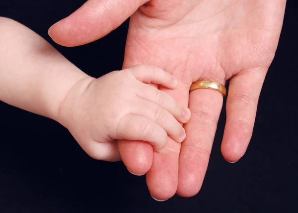 Baby Hand Volwassen Hand — Stockfoto