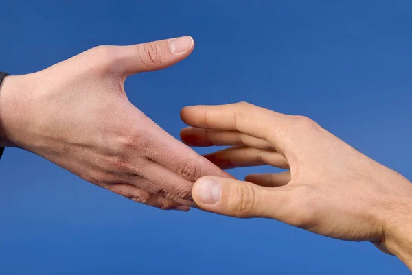 Zbliżenie Ręki Mężczyzny Kobiety Trzymających Się Ręce — Zdjęcie stockowe