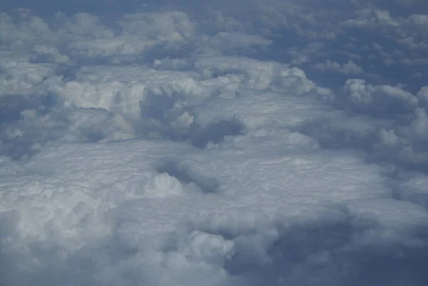 Σύννεφα Και Μπλε Ουρανός — Φωτογραφία Αρχείου