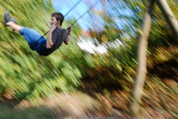 Junge Frau Macht Yoga Park — Stockfoto