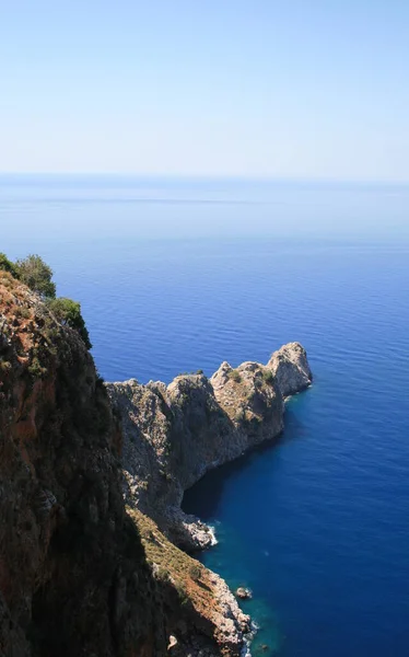 Klippor Som Faller Ner Havet — Stockfoto