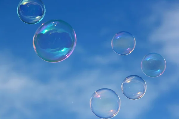 Burbujas Jabón Sobre Fondo Azul Cielo — Foto de Stock