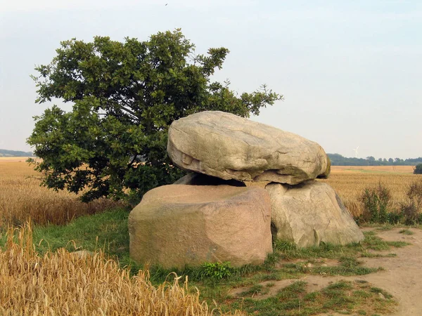 Большая Каменная Скульптура Парке — стоковое фото