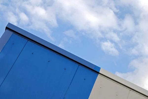 Edifício Moderno Exterior Com Céu Azul — Fotografia de Stock